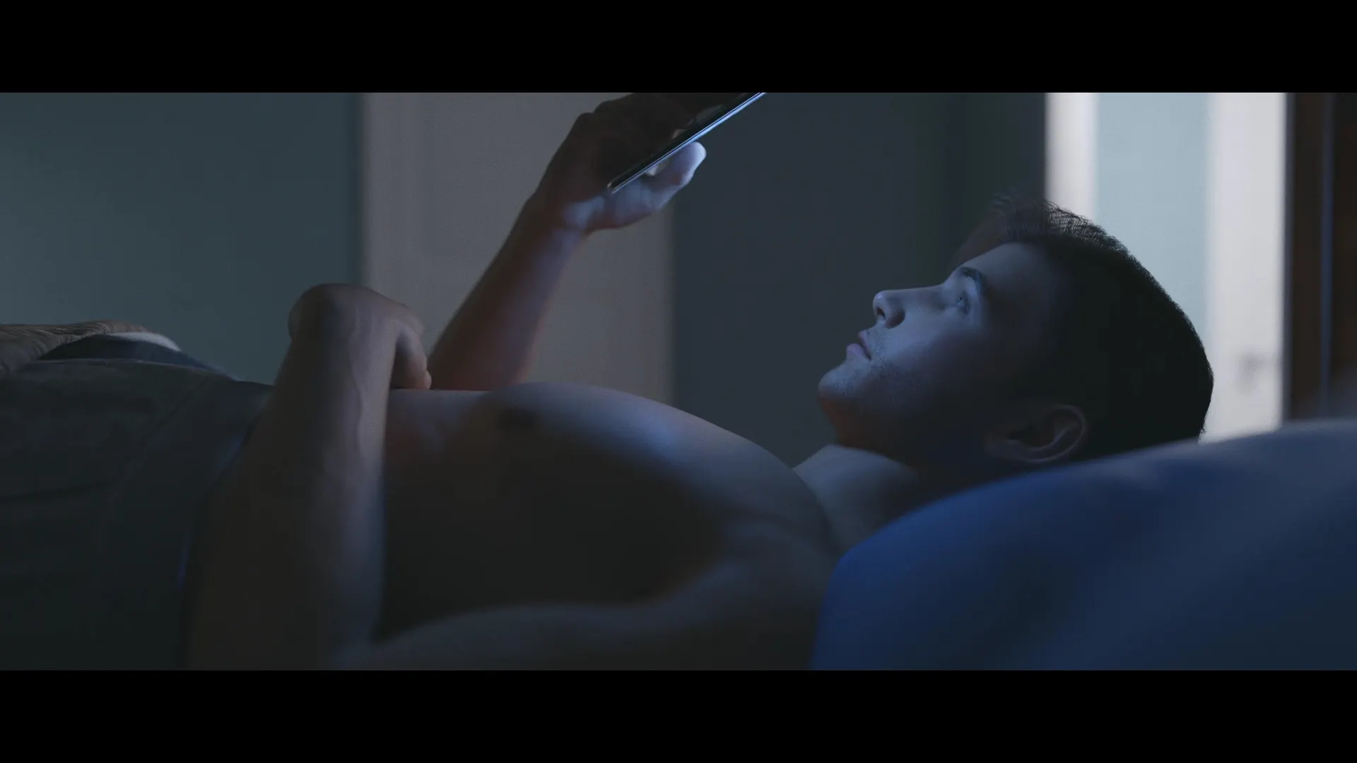 Strangers on Paper screenshot 1